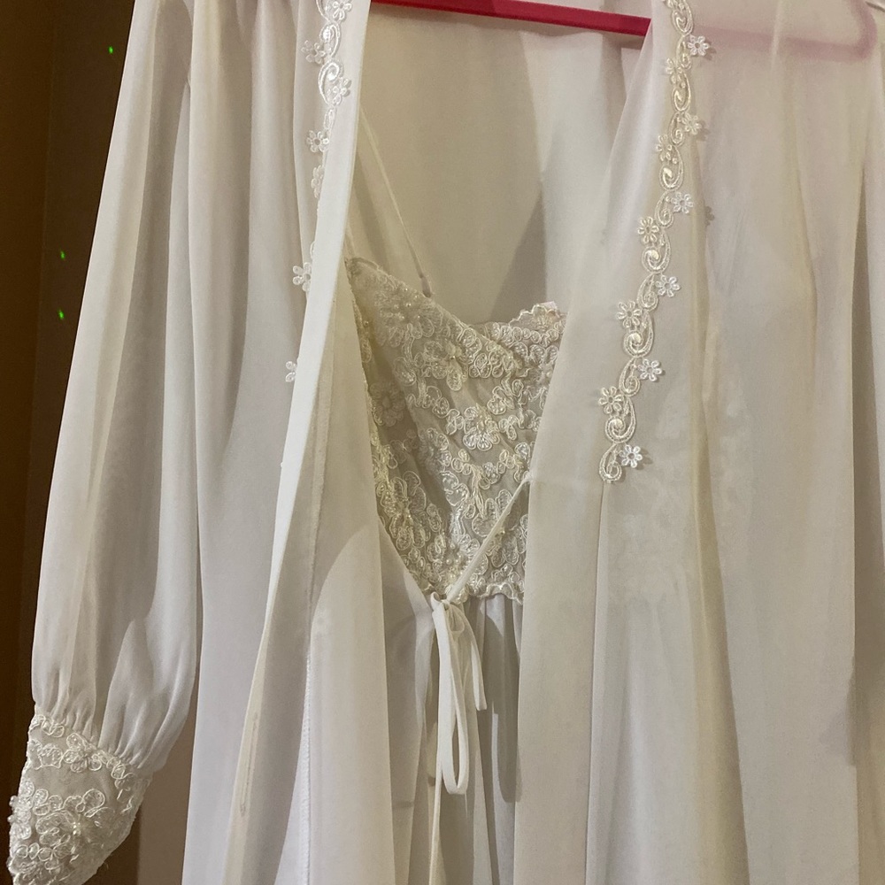 Robe - Picture 3 of 4